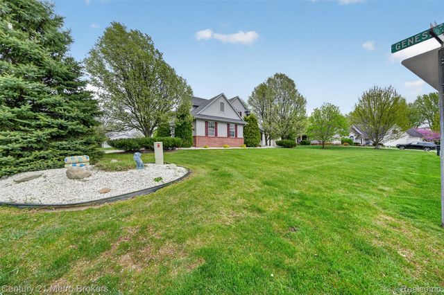 5265 Genesee Oaks Court, Grand Blanc, MI 48439