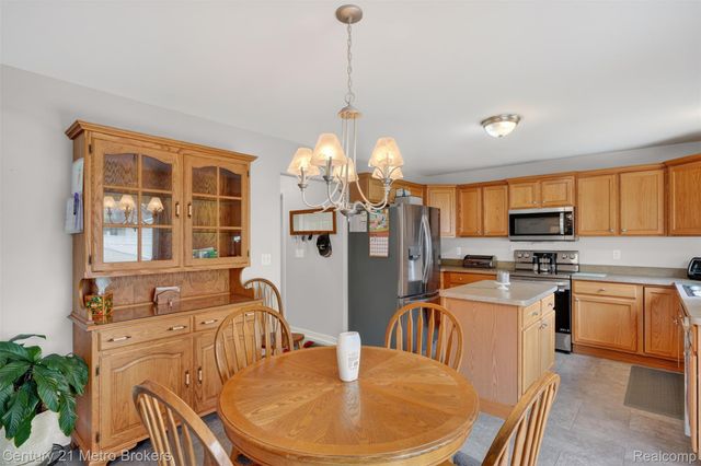 5265 Genesee Oaks Court, Grand Blanc, MI 48439