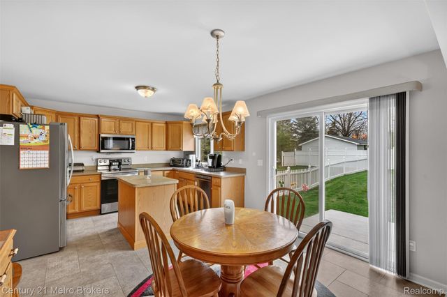 5265 Genesee Oaks Court, Grand Blanc, MI 48439
