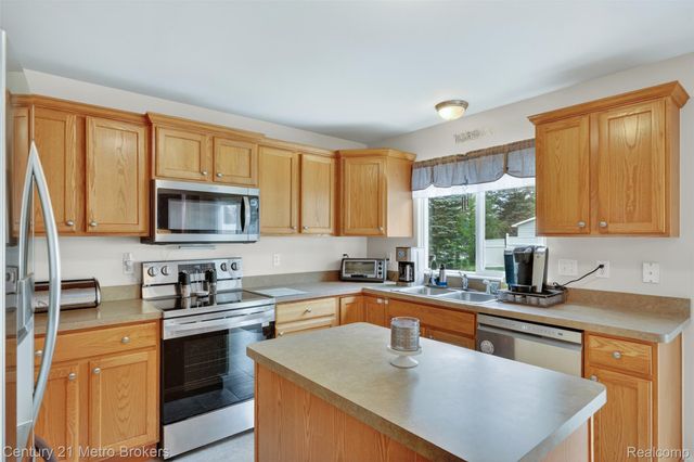 5265 Genesee Oaks Court, Grand Blanc, MI 48439