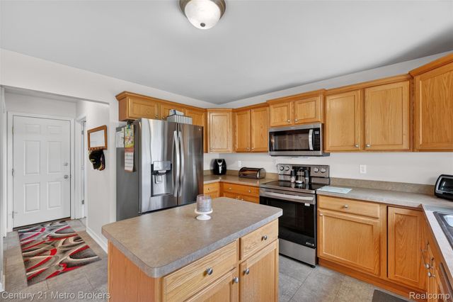 5265 Genesee Oaks Court, Grand Blanc, MI 48439