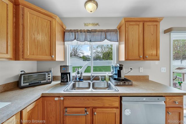 5265 Genesee Oaks Court, Grand Blanc, MI 48439
