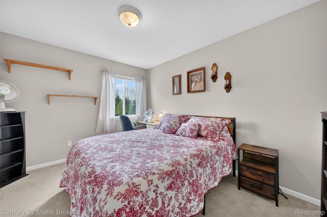 5265 Genesee Oaks Court, Grand Blanc, MI 48439