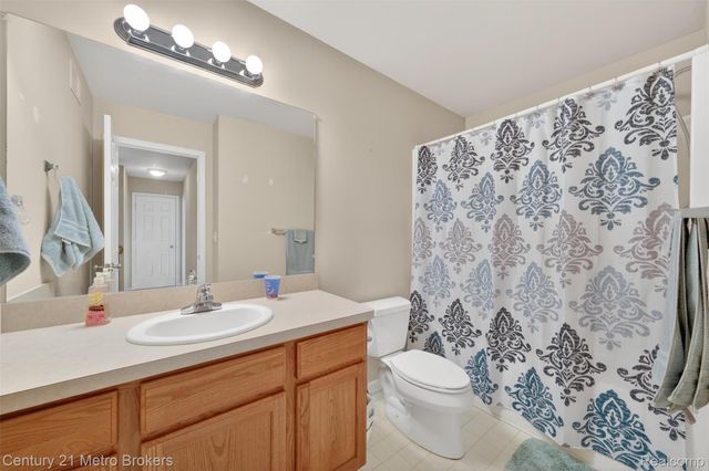 5265 Genesee Oaks Court, Grand Blanc, MI 48439