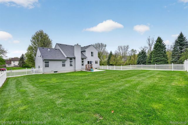 5265 Genesee Oaks Court, Grand Blanc, MI 48439