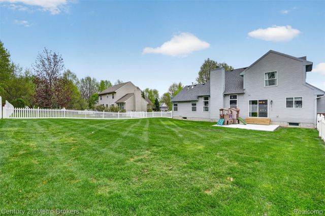 5265 Genesee Oaks Court, Grand Blanc, MI 48439