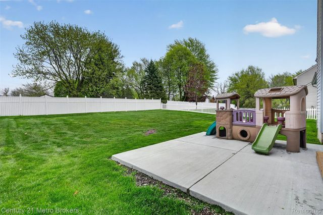 5265 Genesee Oaks Court, Grand Blanc, MI 48439