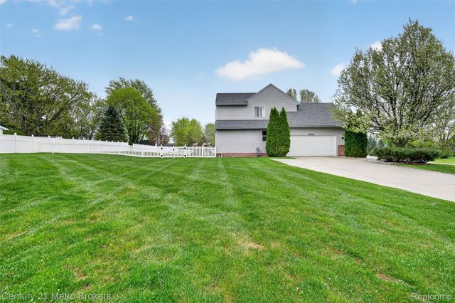 5265 Genesee Oaks Court, Grand Blanc, MI 48439