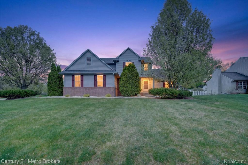 5265 Genesee Oaks Court, Grand Blanc, MI 48439