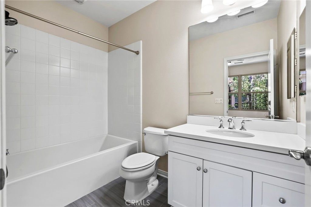 Image 18 of property listing at 47 Mayfair, Irvine, CA 92620