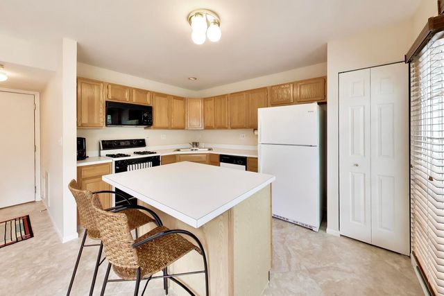 340 S Jewel Court, Palatine, IL 60074