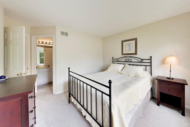 340 S Jewel Court, Palatine, IL 60074