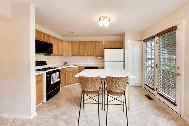 340 S Jewel Court, Palatine, IL 60074