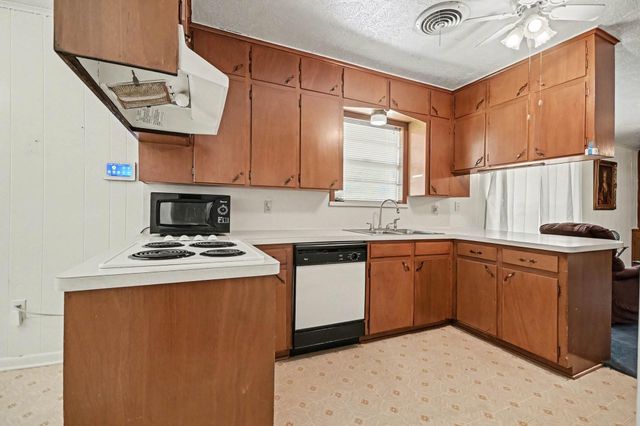 1703 Burnett Avenue, Baytown, TX 77520