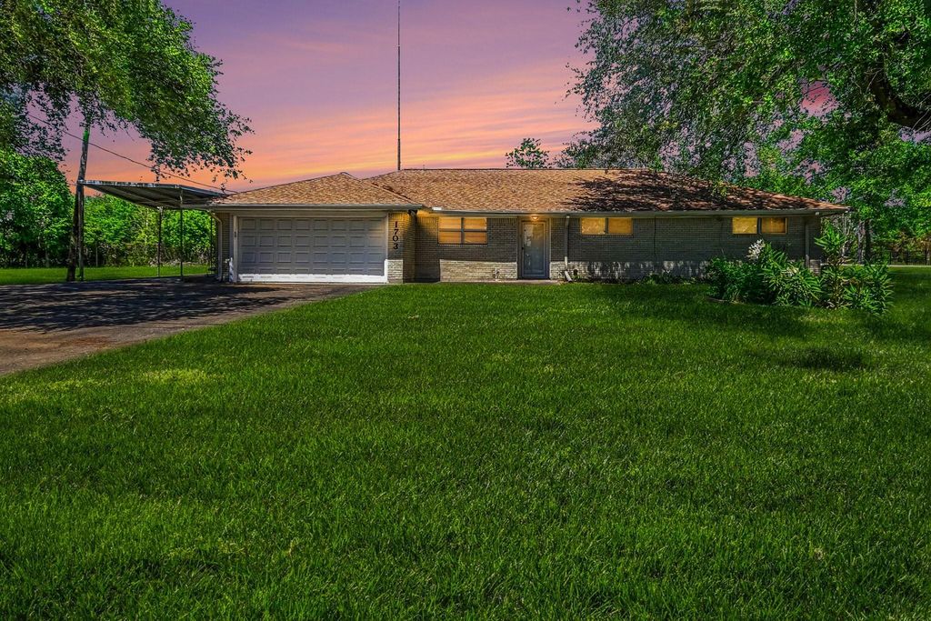 1703 Burnett Avenue, Baytown, TX 77520