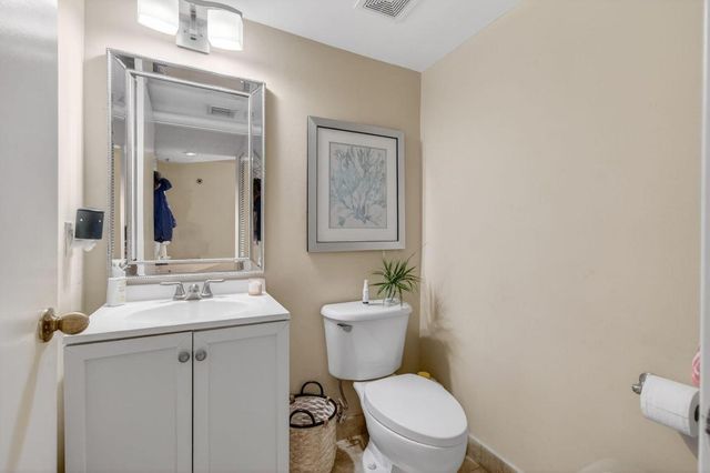 1100 Scotia Drive 104, Hypoluxo, FL 33462