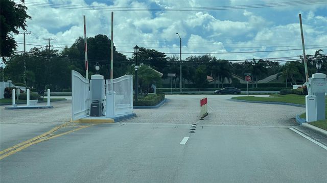 6425 96th Pl, Boynton Beach, FL 33437