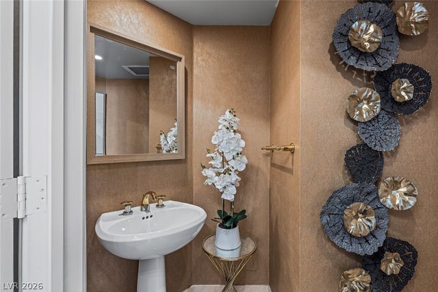 2877 Paradise Road 504, Las Vegas, NV 89109