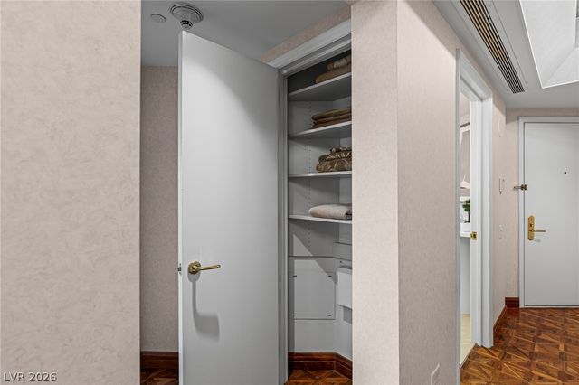 2877 Paradise Road 504, Las Vegas, NV 89109