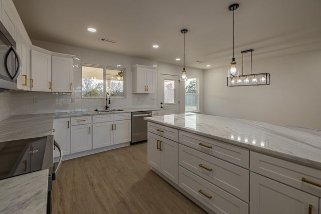 312 Madison 8965, Huntsville, AR 72740