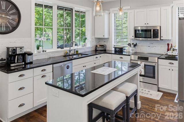 561 Harbor Ridge Drive, Tuckasegee, NC 28783