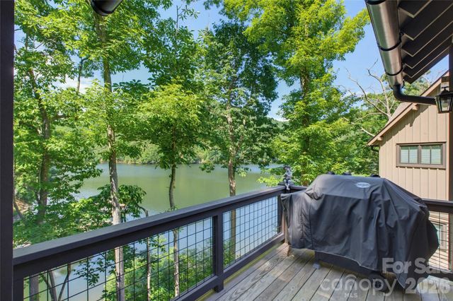 561 Harbor Ridge Drive, Tuckasegee, NC 28783