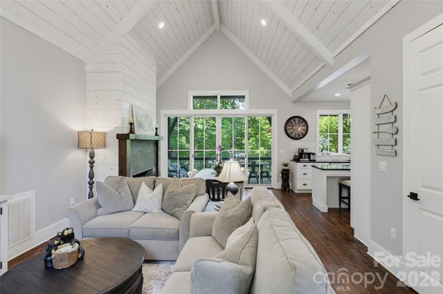 561 Harbor Ridge Drive, Tuckasegee, NC 28783