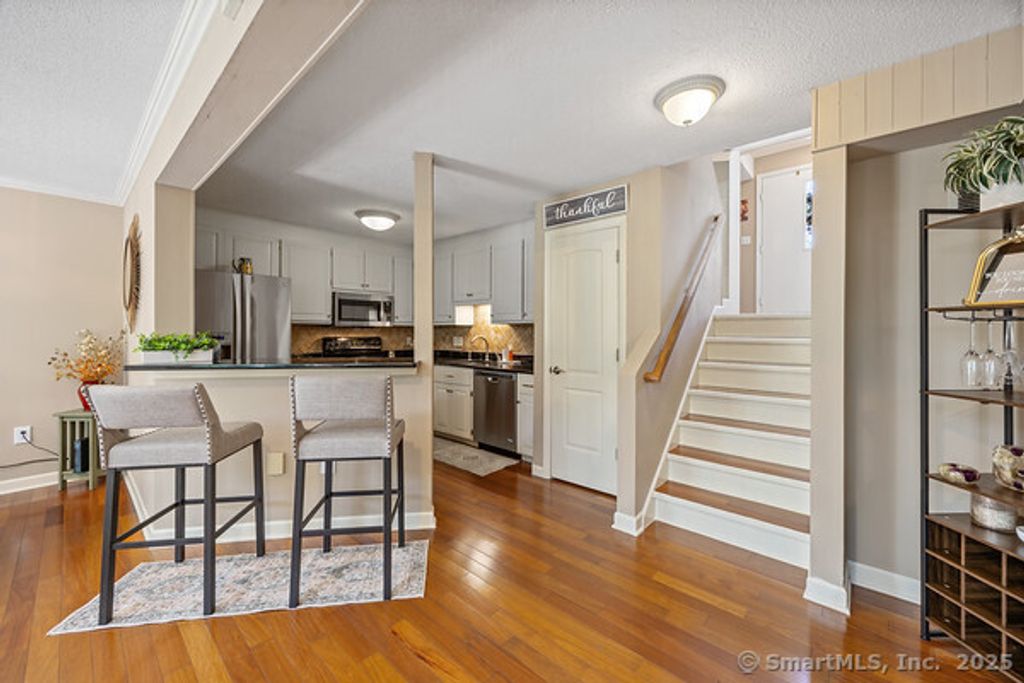 747 West Main Street APT F, Cheshire, CT 06410