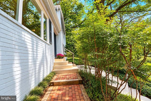 3733 30TH RD N, Arlington, VA 22207
