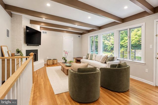 3733 30TH RD N, Arlington, VA 22207