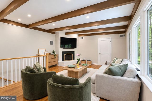 3733 30TH RD N, Arlington, VA 22207