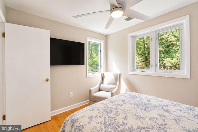 3733 30TH RD N, Arlington, VA 22207