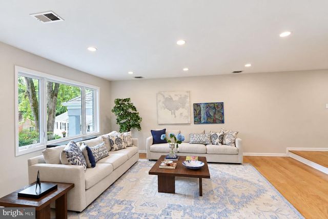 3733 30TH RD N, Arlington, VA 22207