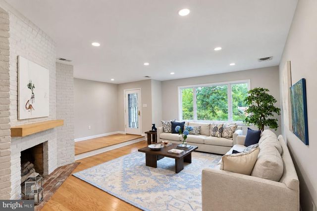 3733 30TH RD N, Arlington, VA 22207
