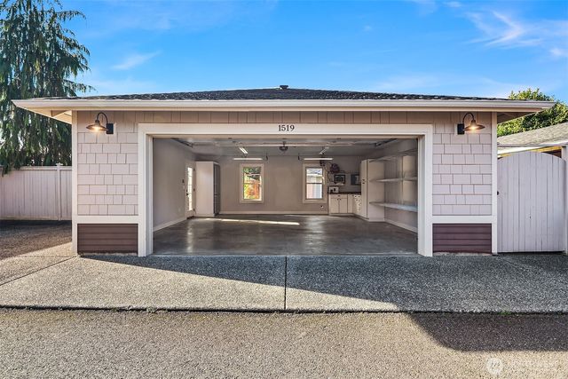 1519 Grand Avenue, Everett, WA 98201