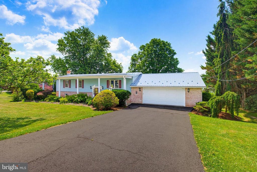 15 DONALD ST, Shermans Dale, PA 17090