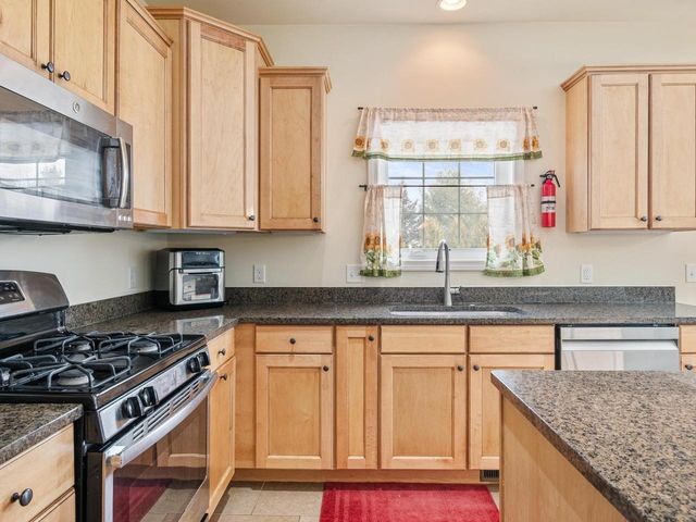 35 Sommerfield Avenue, South Burlington, VT 05403