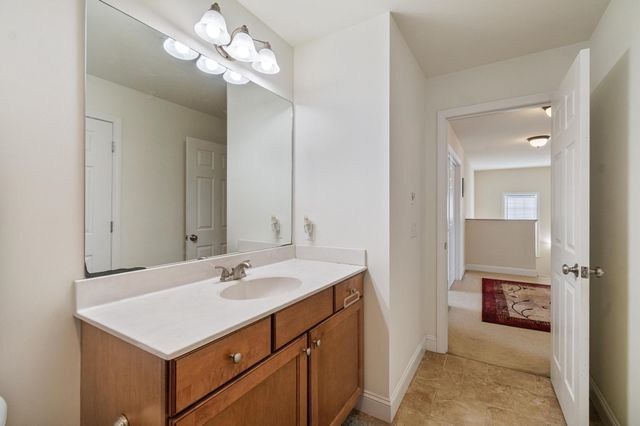 35 Sommerfield Avenue, South Burlington, VT 05403