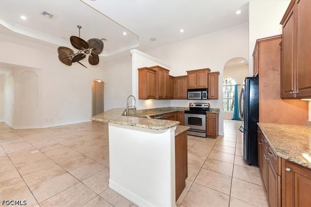 2024 SE 28th TER, Cape Coral, FL 33904