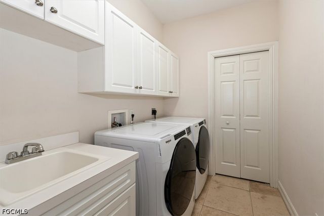 2024 SE 28th TER, Cape Coral, FL 33904