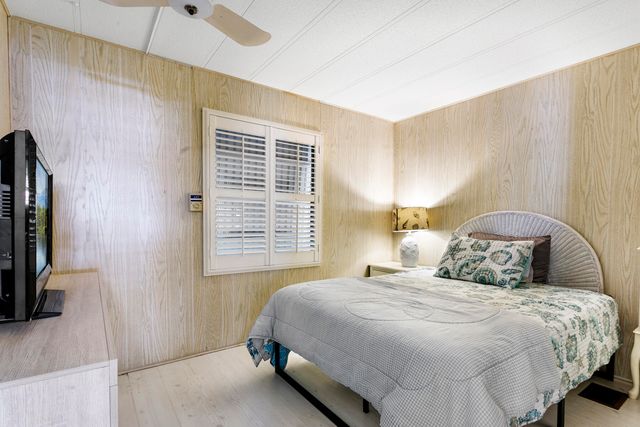 18007 Huapi Bay, Boynton Beach, FL 33436