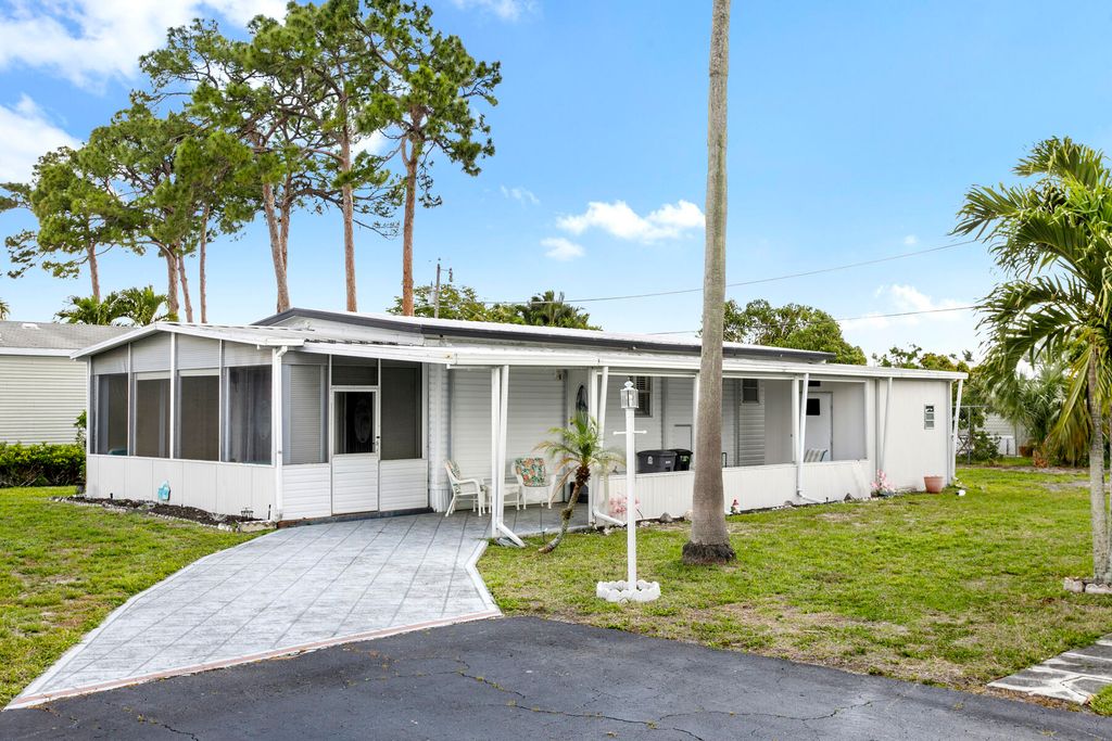 18007 Huapi Bay, Boynton Beach, FL 33436