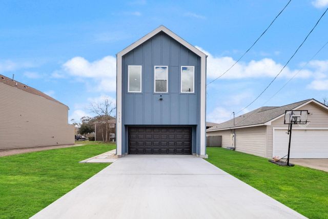 1130 Miller Road, Sealy, TX 77474