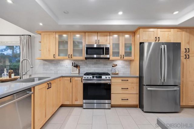 3343 Del Rio Ct, Carlsbad, CA 92009