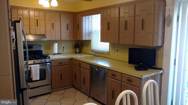 1229 KNORR ST, Philadelphia, PA 19111