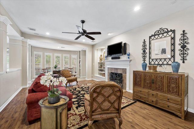 11 S Concord Valley Place, The Woodlands, TX 77382