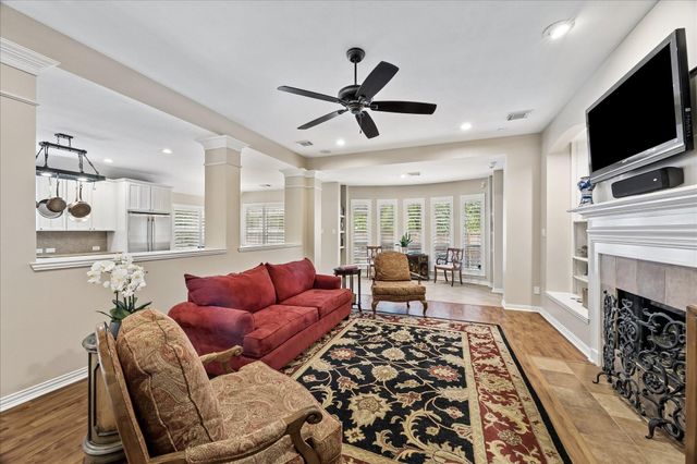 11 S Concord Valley Place, The Woodlands, TX 77382