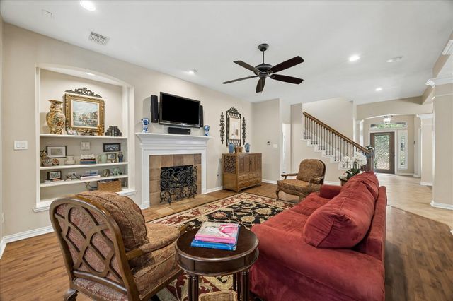 11 S Concord Valley Place, The Woodlands, TX 77382