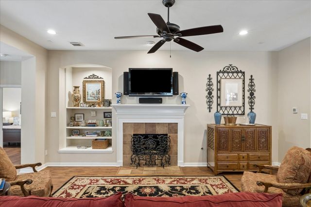 11 S Concord Valley Place, The Woodlands, TX 77382