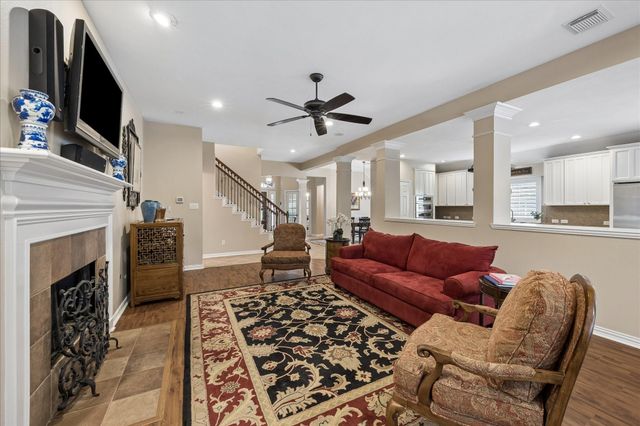 11 S Concord Valley Place, The Woodlands, TX 77382